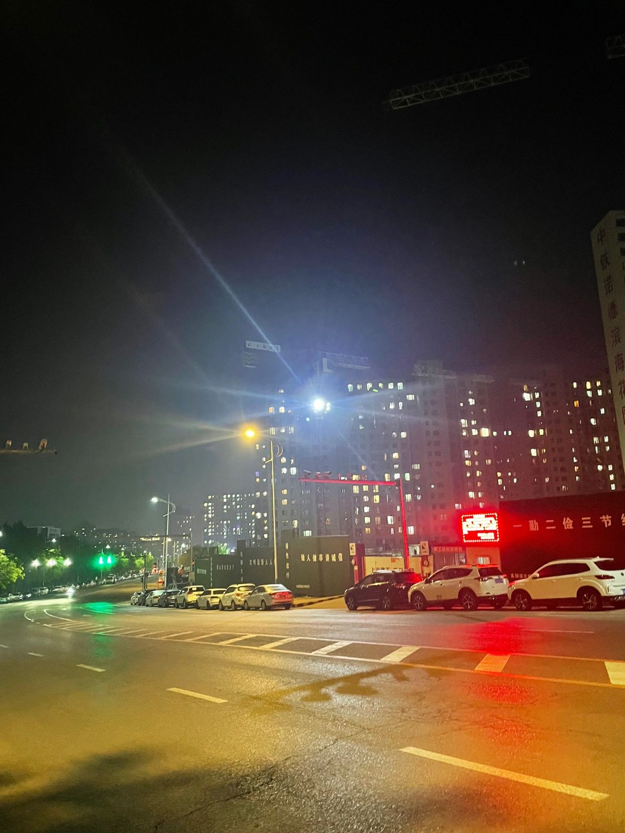 晚上灯光夜景夜跑(简单跑个步，今天破纪录了 )-喵神素材库