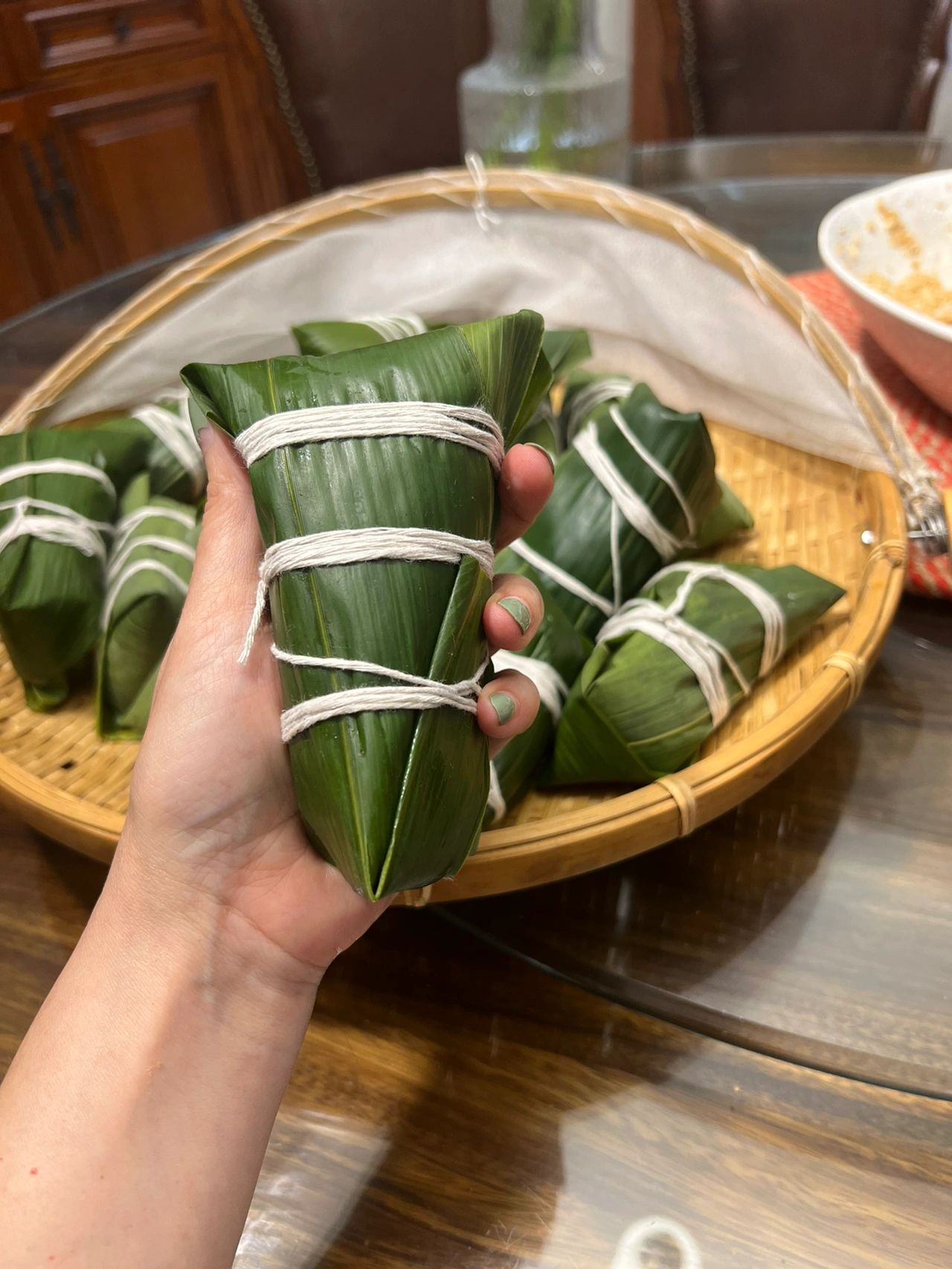 粽子美食特色小吃(什么粽子最好吃？我想来想去，答案是自己包的最香)-喵神素材库